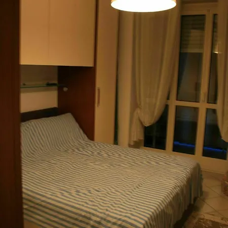 With One Bedroom In Torino, With Wonderful View, Furnis Lägenhet